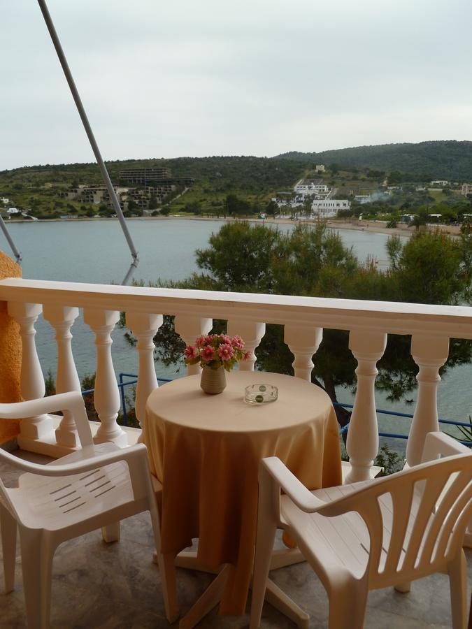 Liberty II Hotell Agia Marina  Exteriör bild